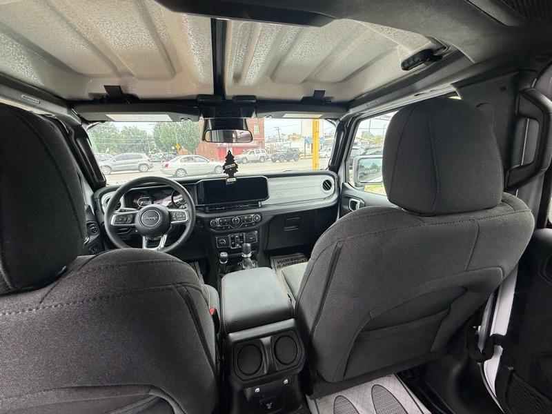 Jeep Wrangler Sahara 2025
