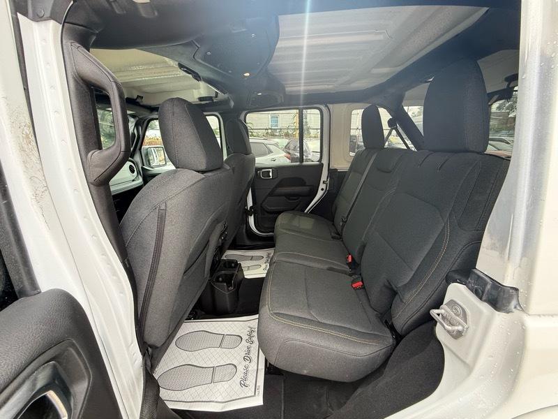 Jeep Wrangler Sahara 2025
