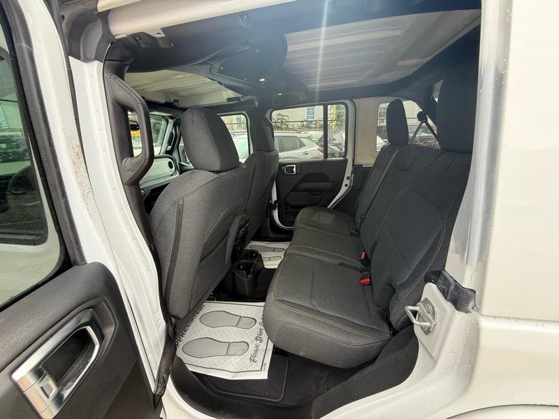 Jeep Wrangler Sahara 2025