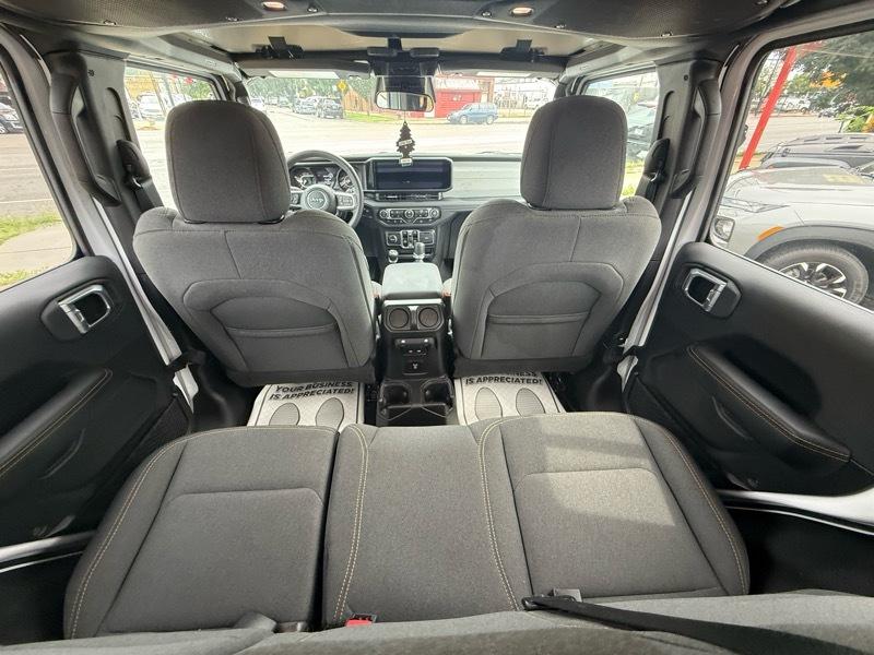 Jeep Wrangler Sahara 2025