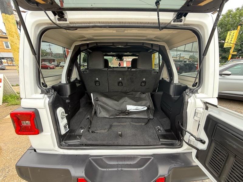 Jeep Wrangler Sahara 2025