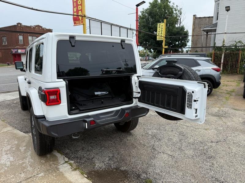 Jeep Wrangler Sahara 2025