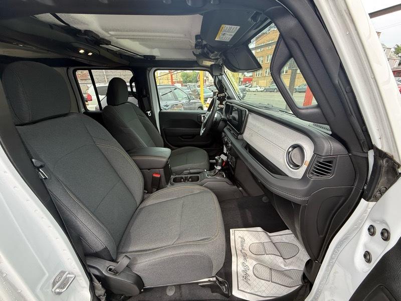 Jeep Wrangler Sahara 2025