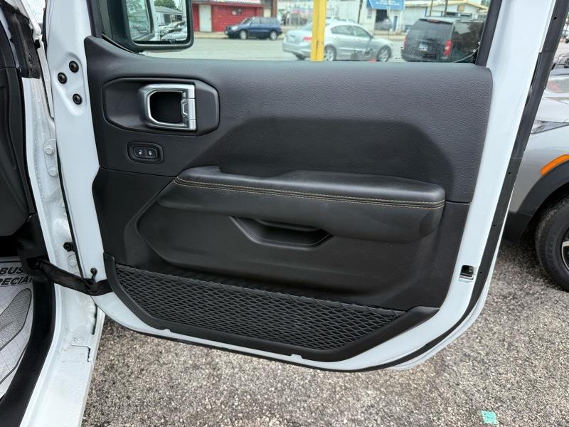 Jeep Wrangler Sahara 2025
