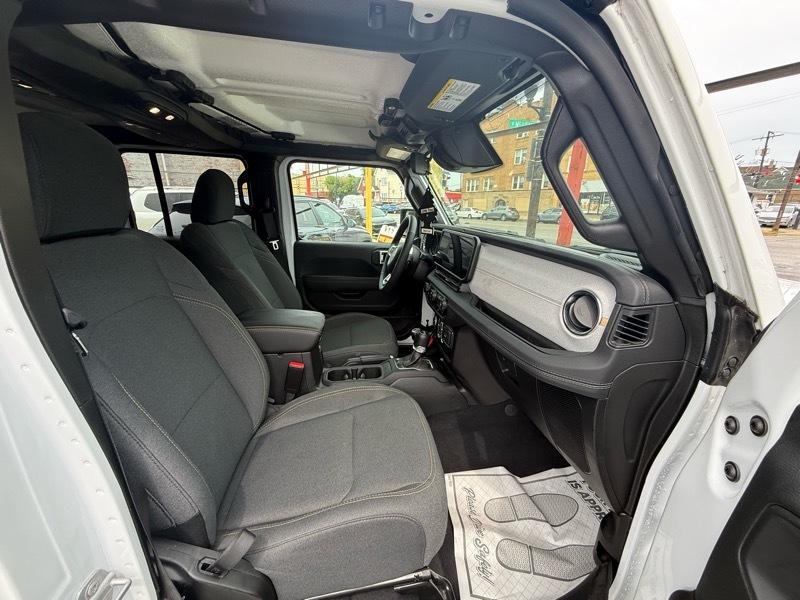 Jeep Wrangler Sahara 2025