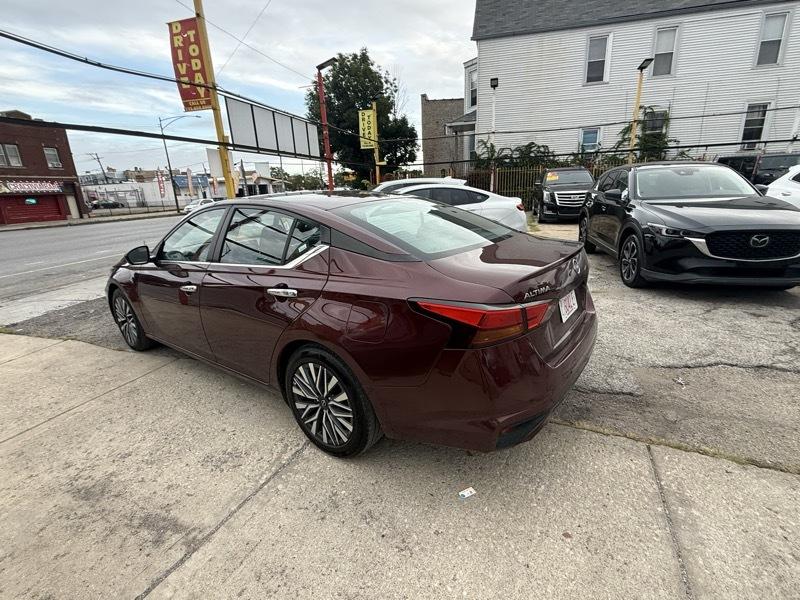 Nissan Altima photo 9