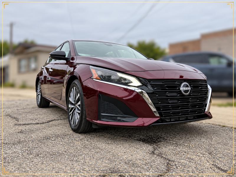 Nissan Altima photo 2