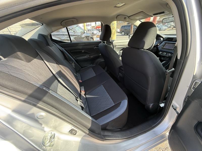 Nissan Versa SV 2025