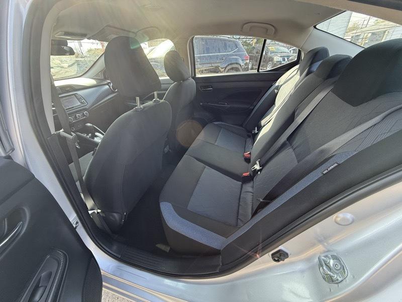 Nissan Versa SV 2025