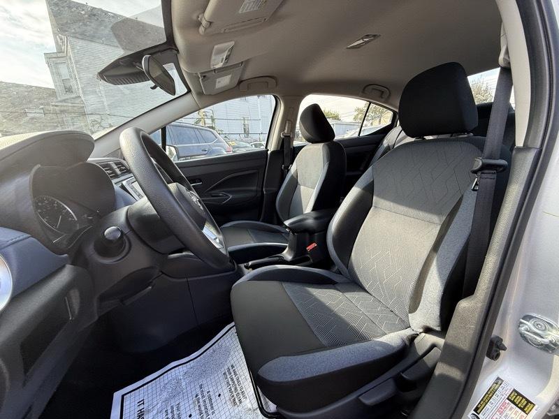 Nissan Versa SV 2025