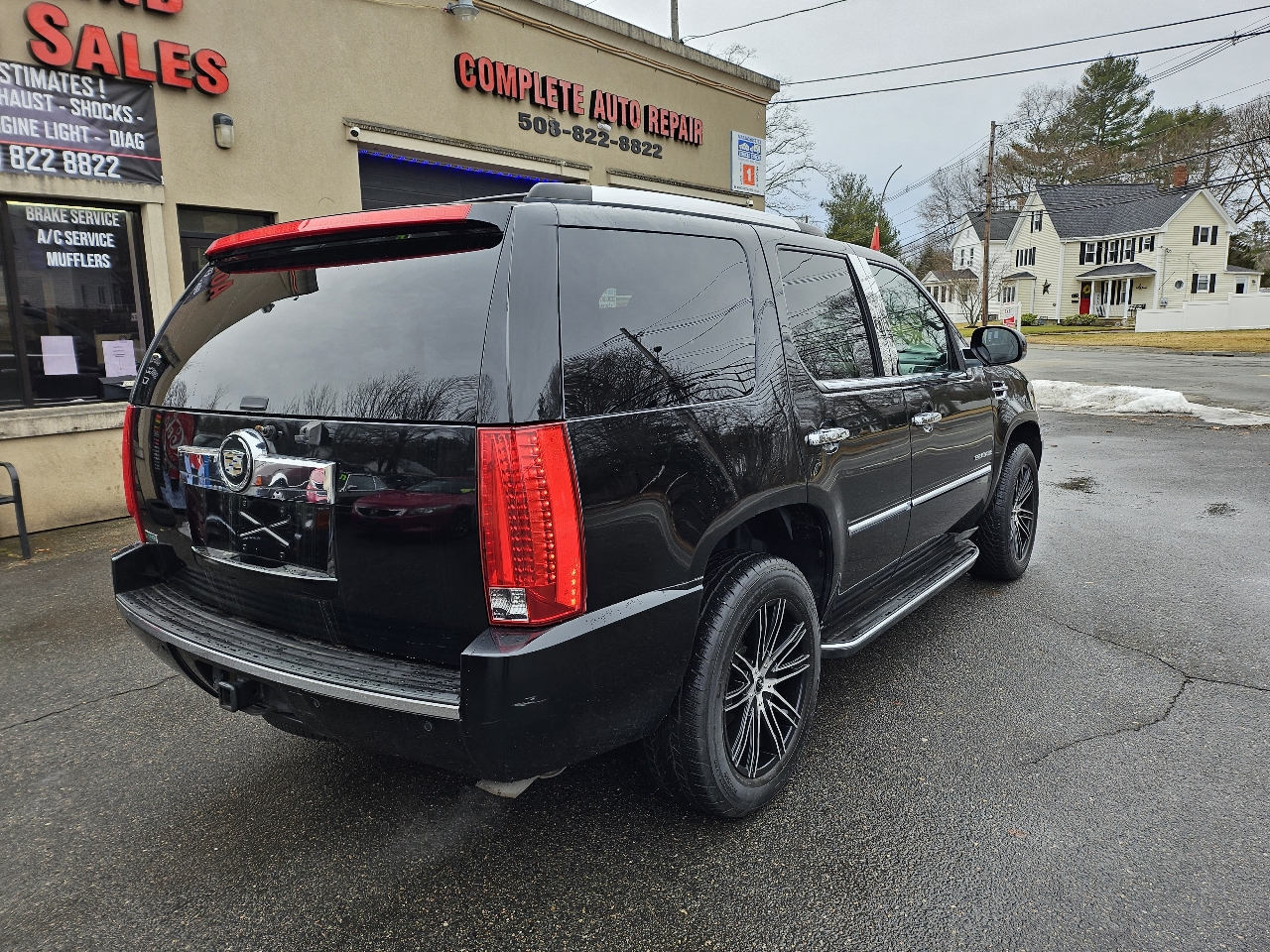 Cadillac Escalade AWD Luxury 2011