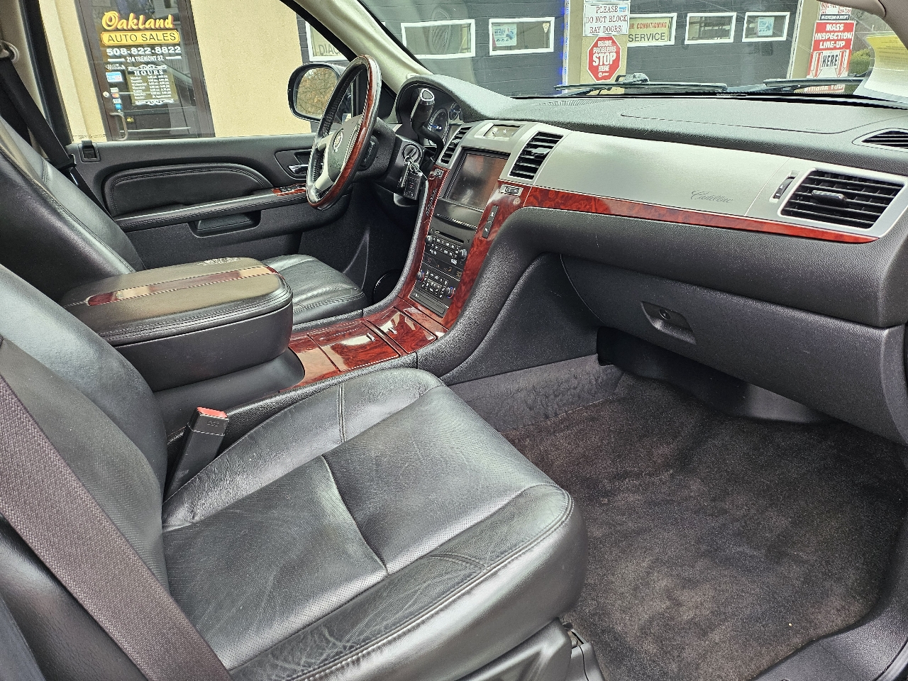 Cadillac Escalade AWD Luxury 2011