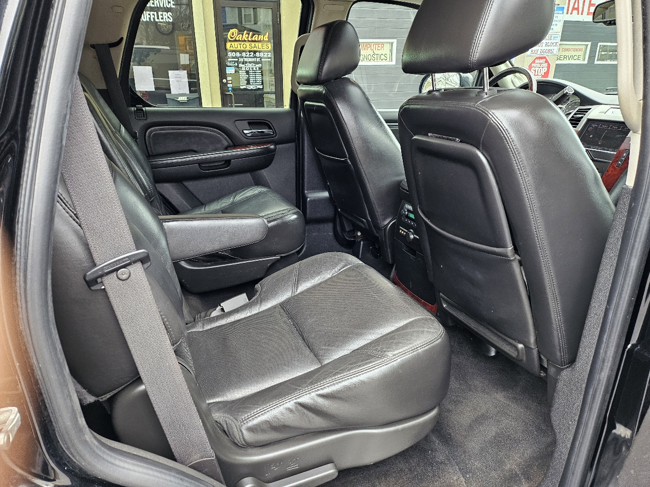 Cadillac Escalade AWD Luxury 2011