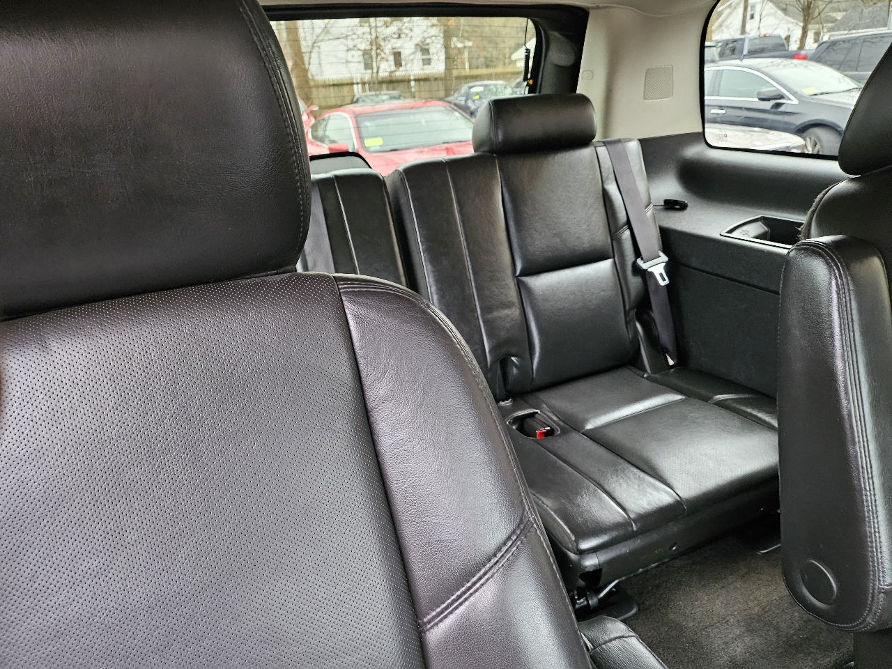 Cadillac Escalade AWD Luxury 2011