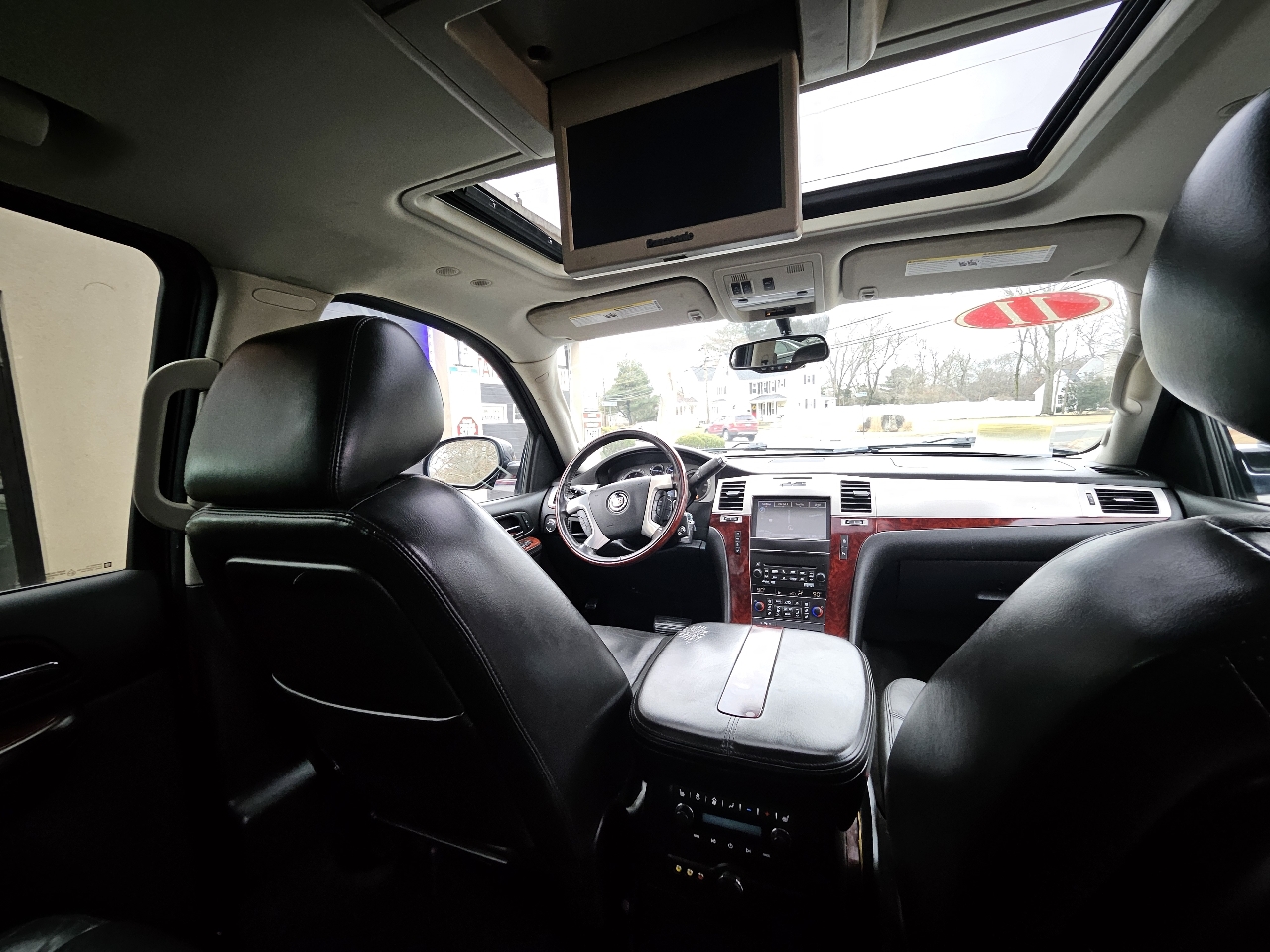 Cadillac Escalade AWD Luxury 2011