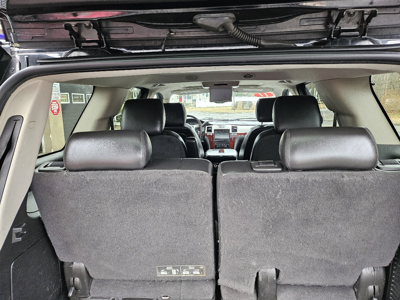 Cadillac Escalade AWD Luxury 2011