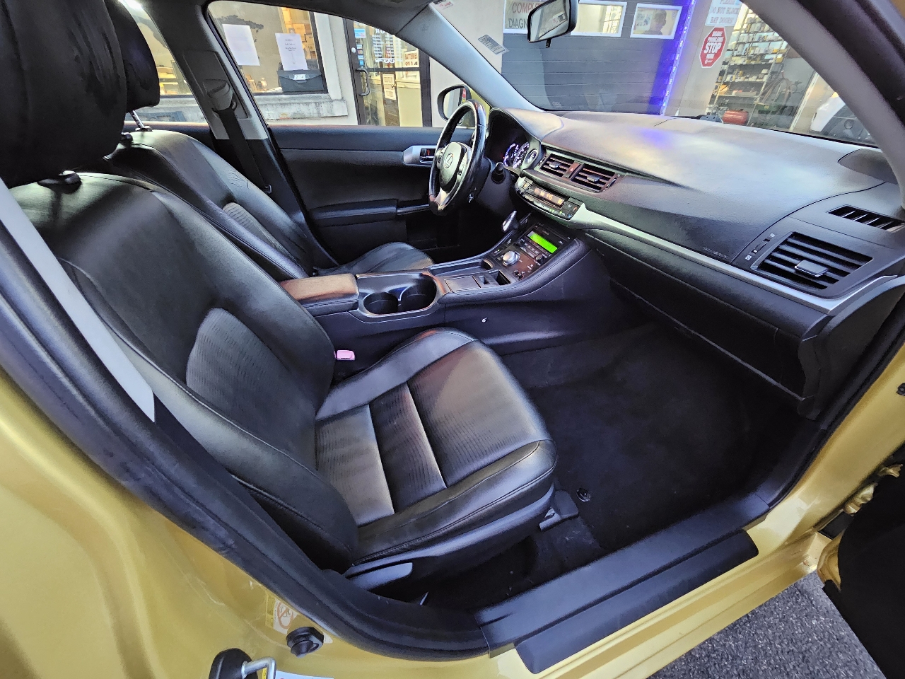 Lexus CT 200h Base 2011