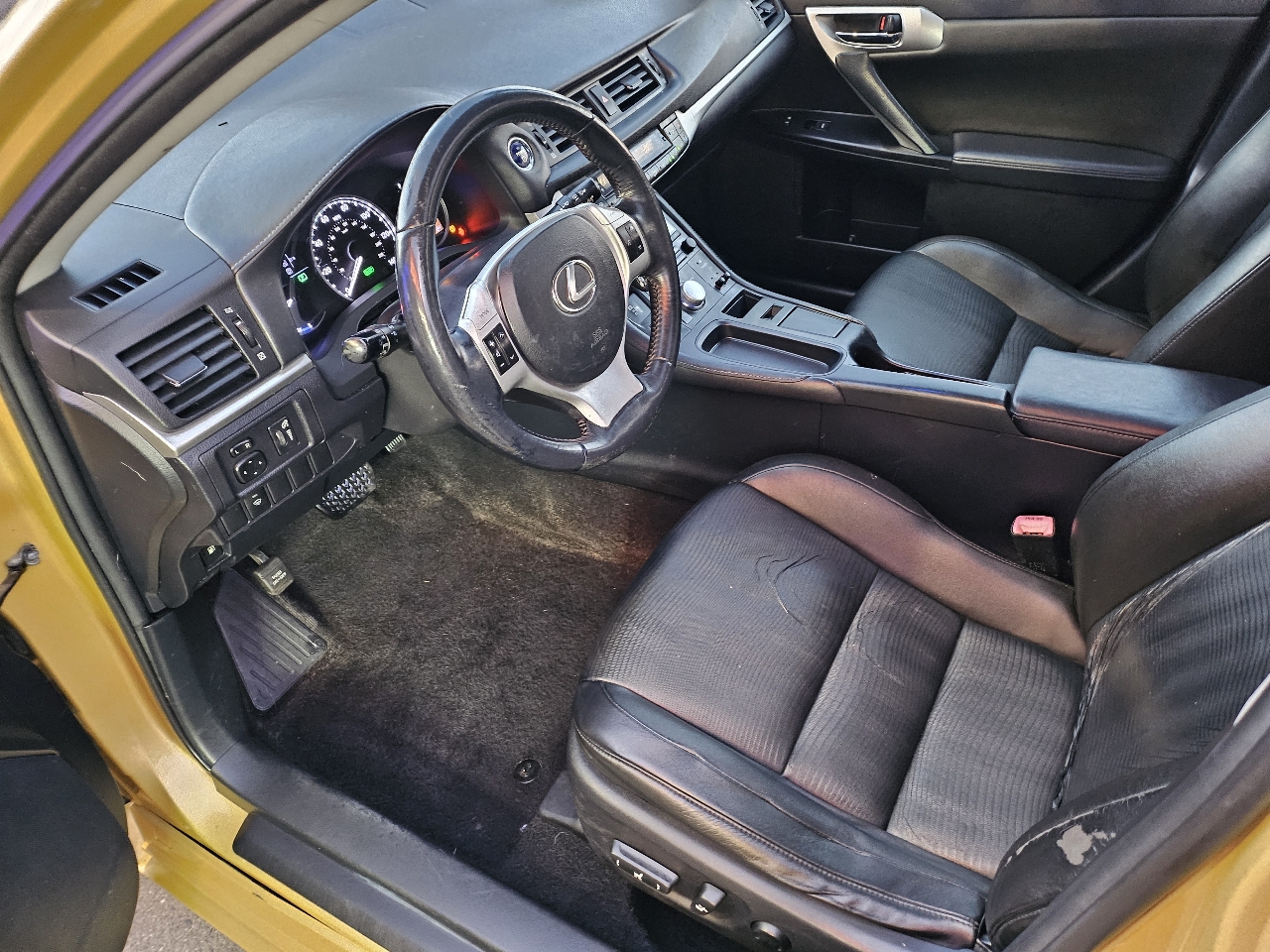 Lexus CT 200h Base 2011