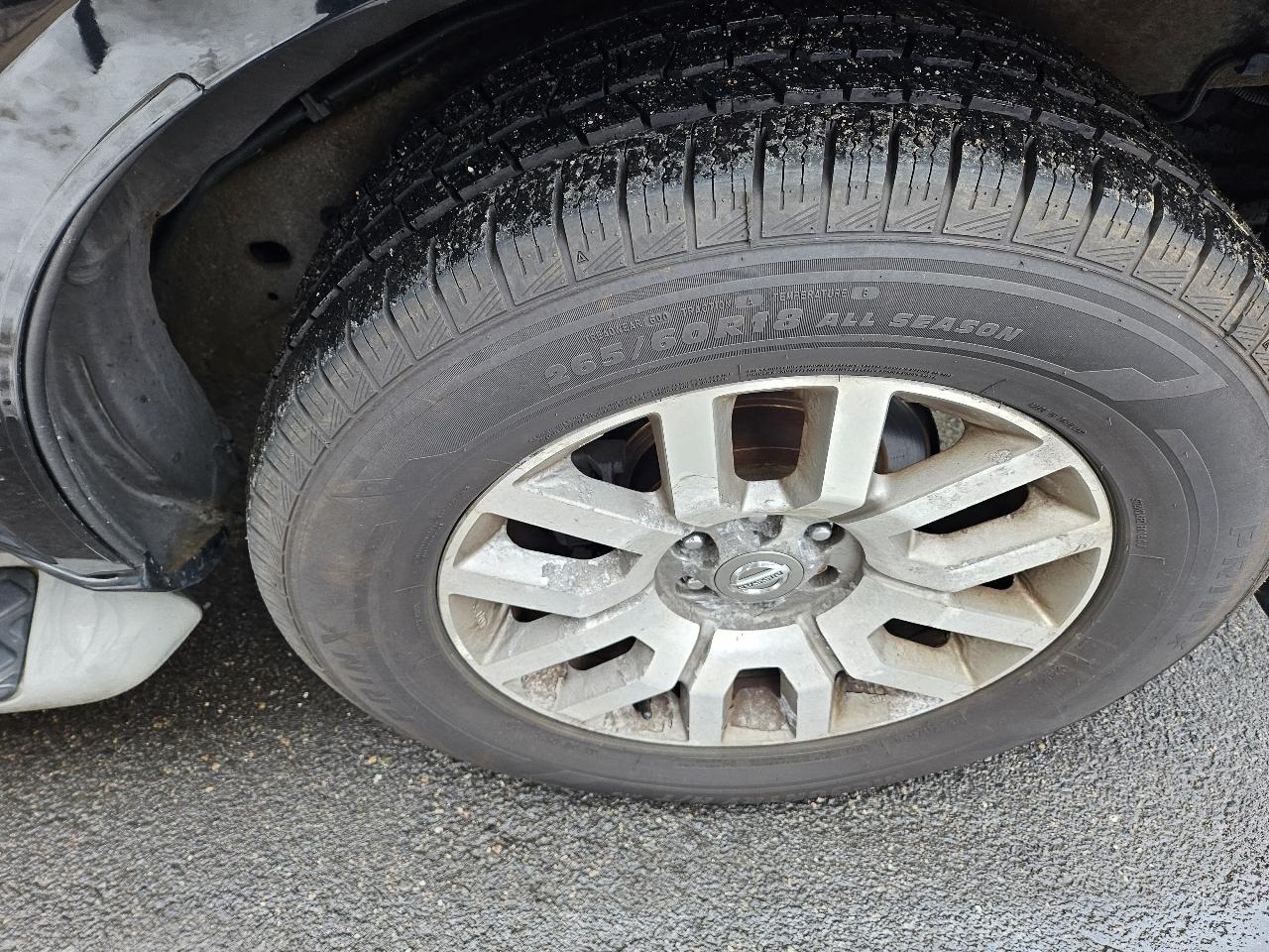 Nissan Pathfinder LE 4WD 2011