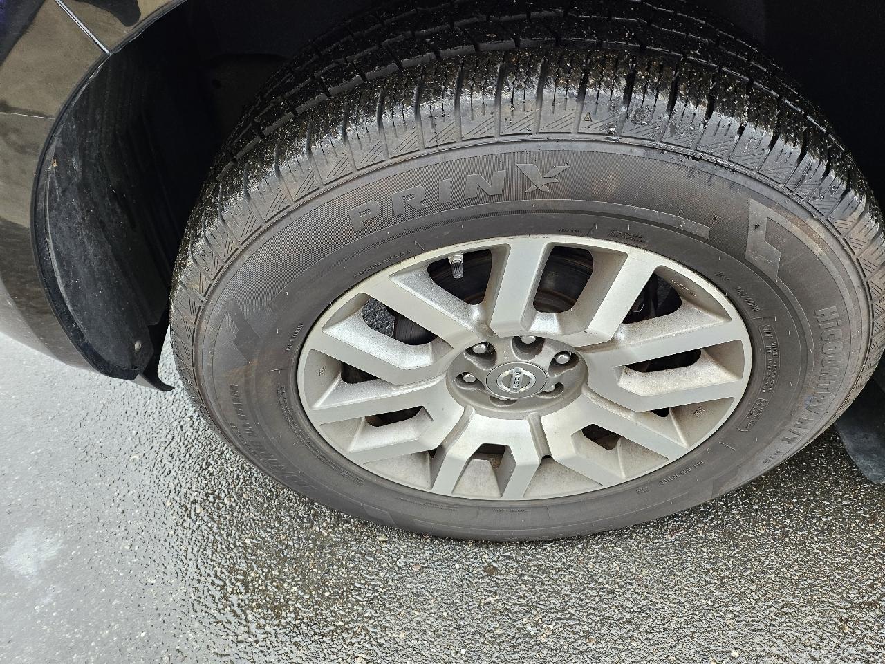 Nissan Pathfinder LE 4WD 2011