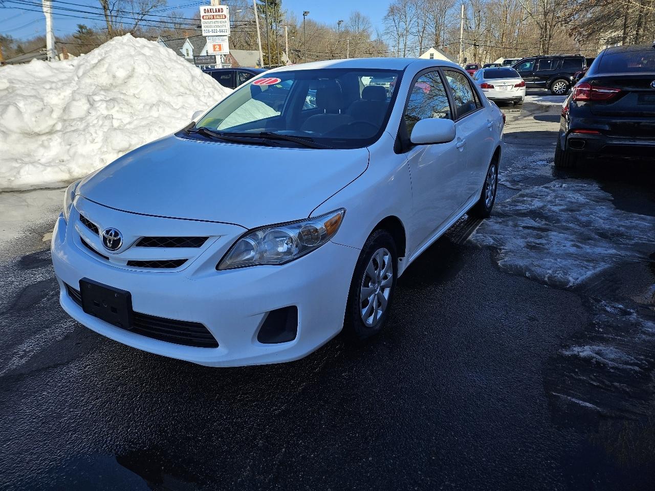 Toyota Corolla 4dr Sedan LE Auto 2011