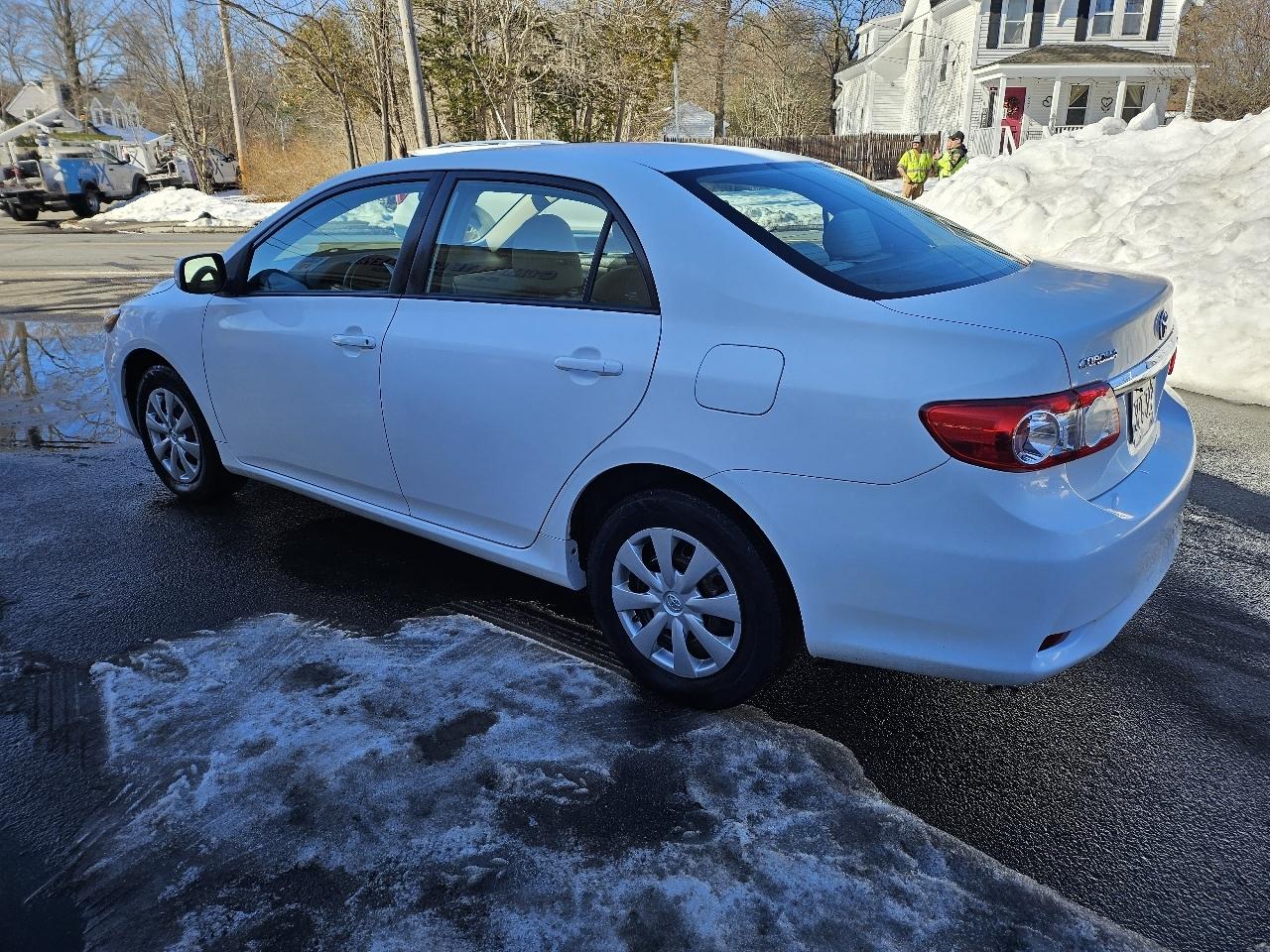 Toyota Corolla 4dr Sedan LE Auto 2011