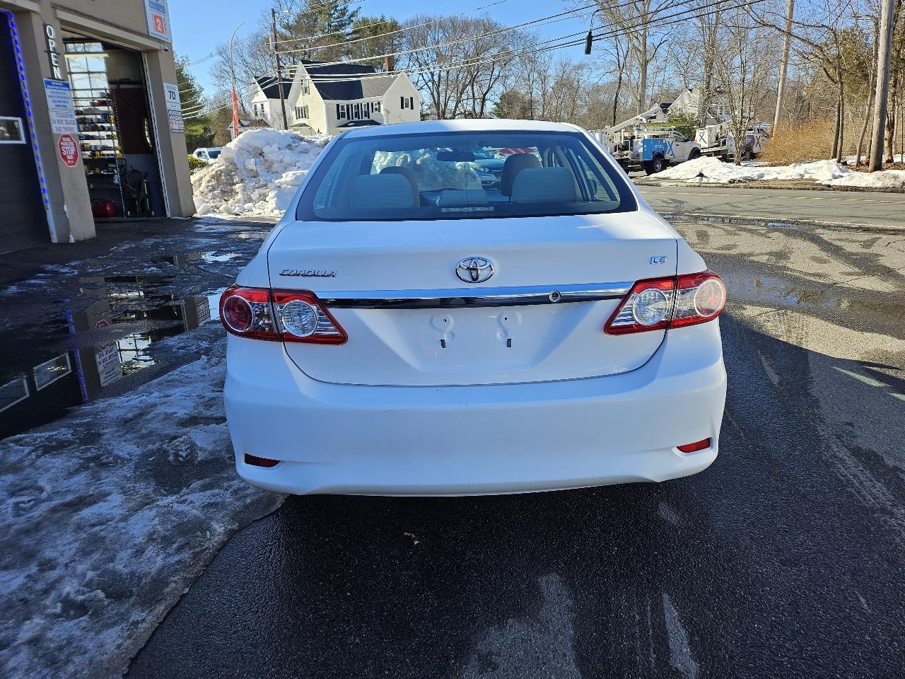 Toyota Corolla 4dr Sedan LE Auto 2011