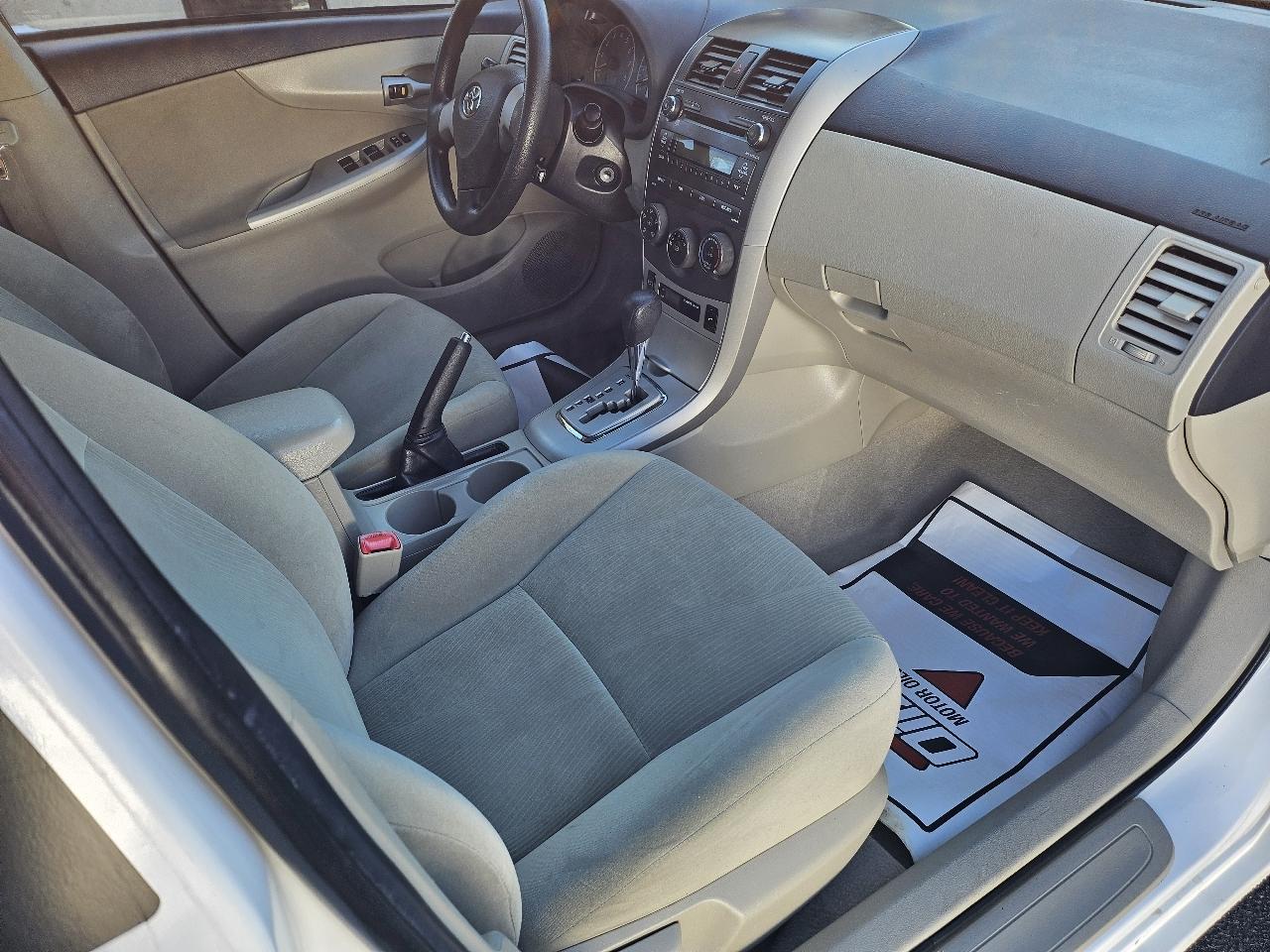 Toyota Corolla 4dr Sedan LE Auto 2011