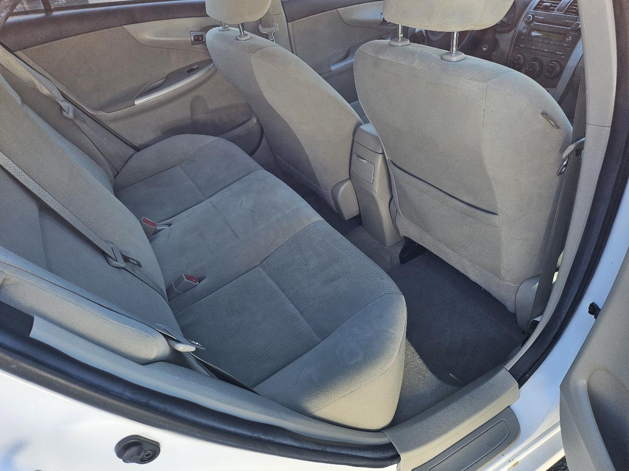 Toyota Corolla 4dr Sedan LE Auto 2011