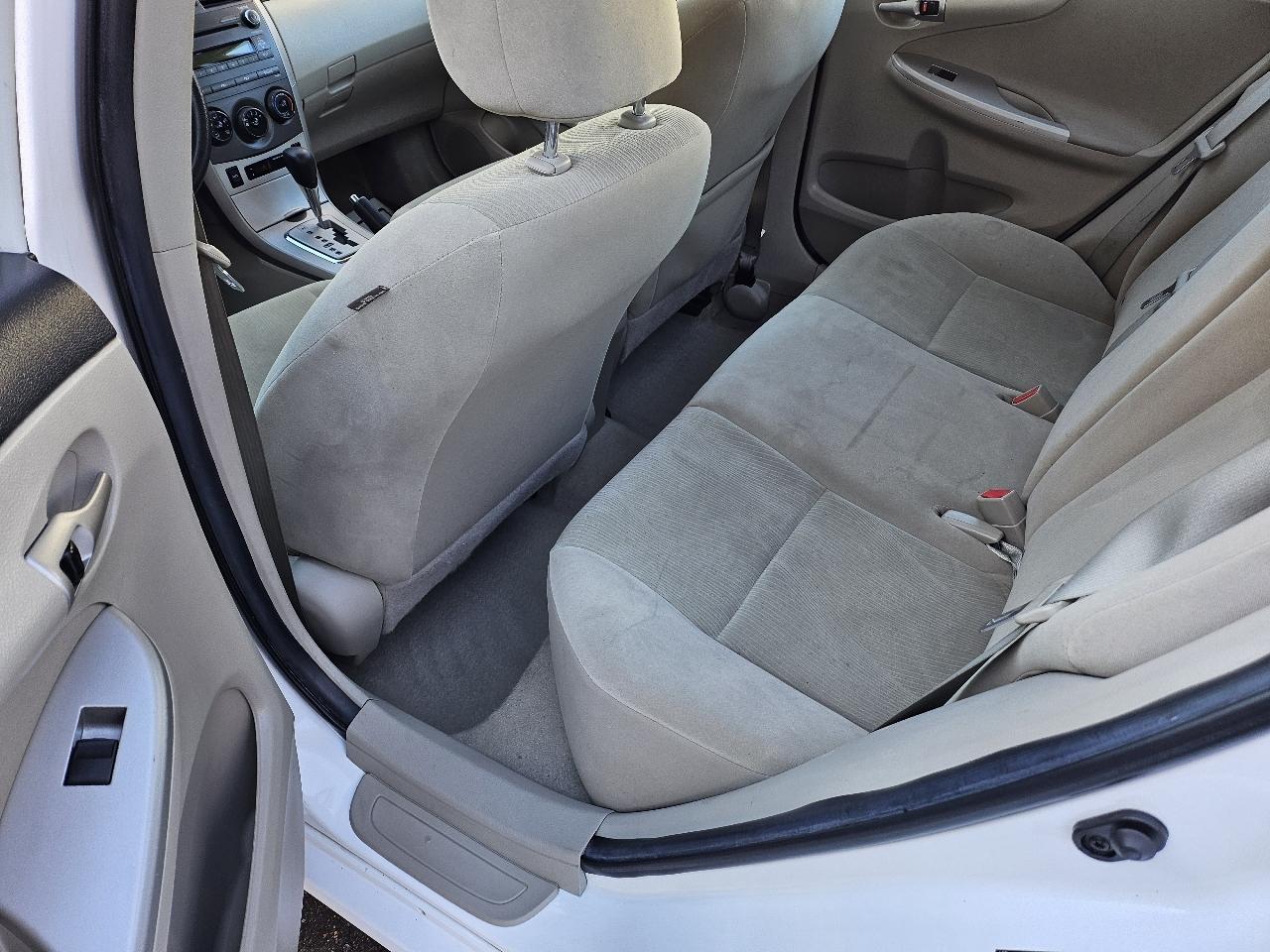 Toyota Corolla 4dr Sedan LE Auto 2011