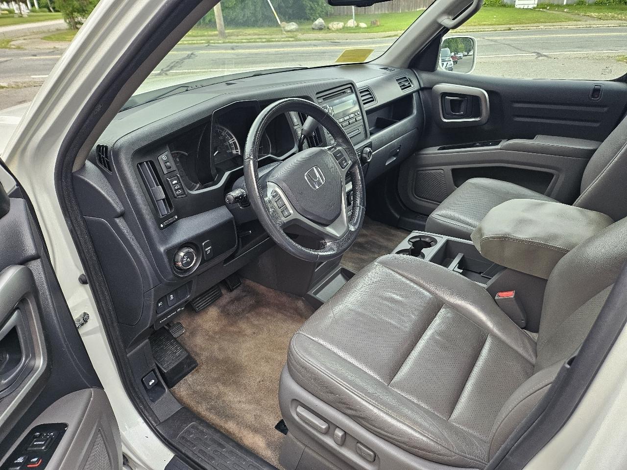 Honda Ridgeline RTL w/ Leather and Navigation 2014