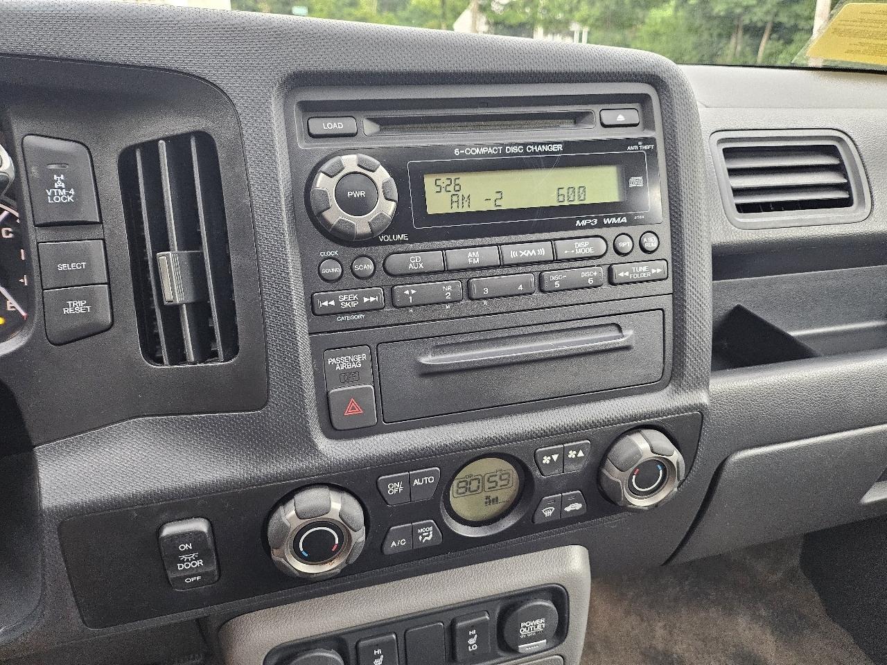 Honda Ridgeline RTL w/ Leather and Navigation 2014