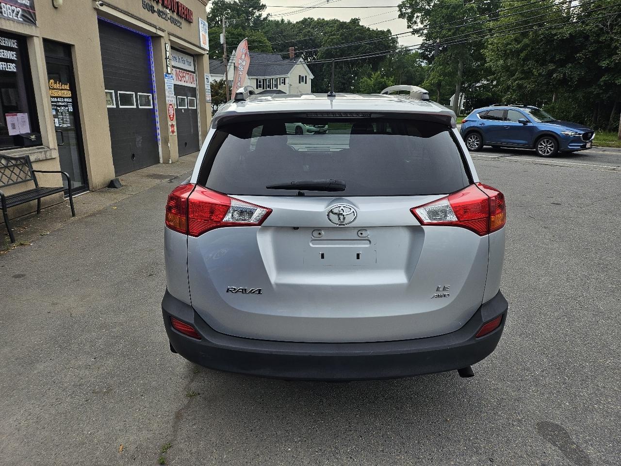 Toyota RAV4 LE AWD 2015