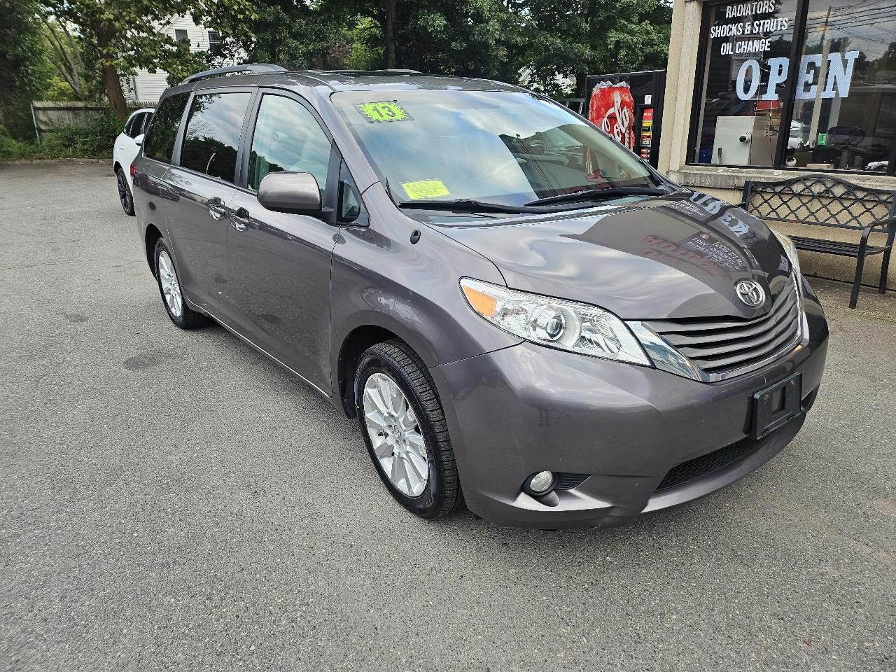 Toyota Sienna Limited AWD 7-Passenger V6 2013