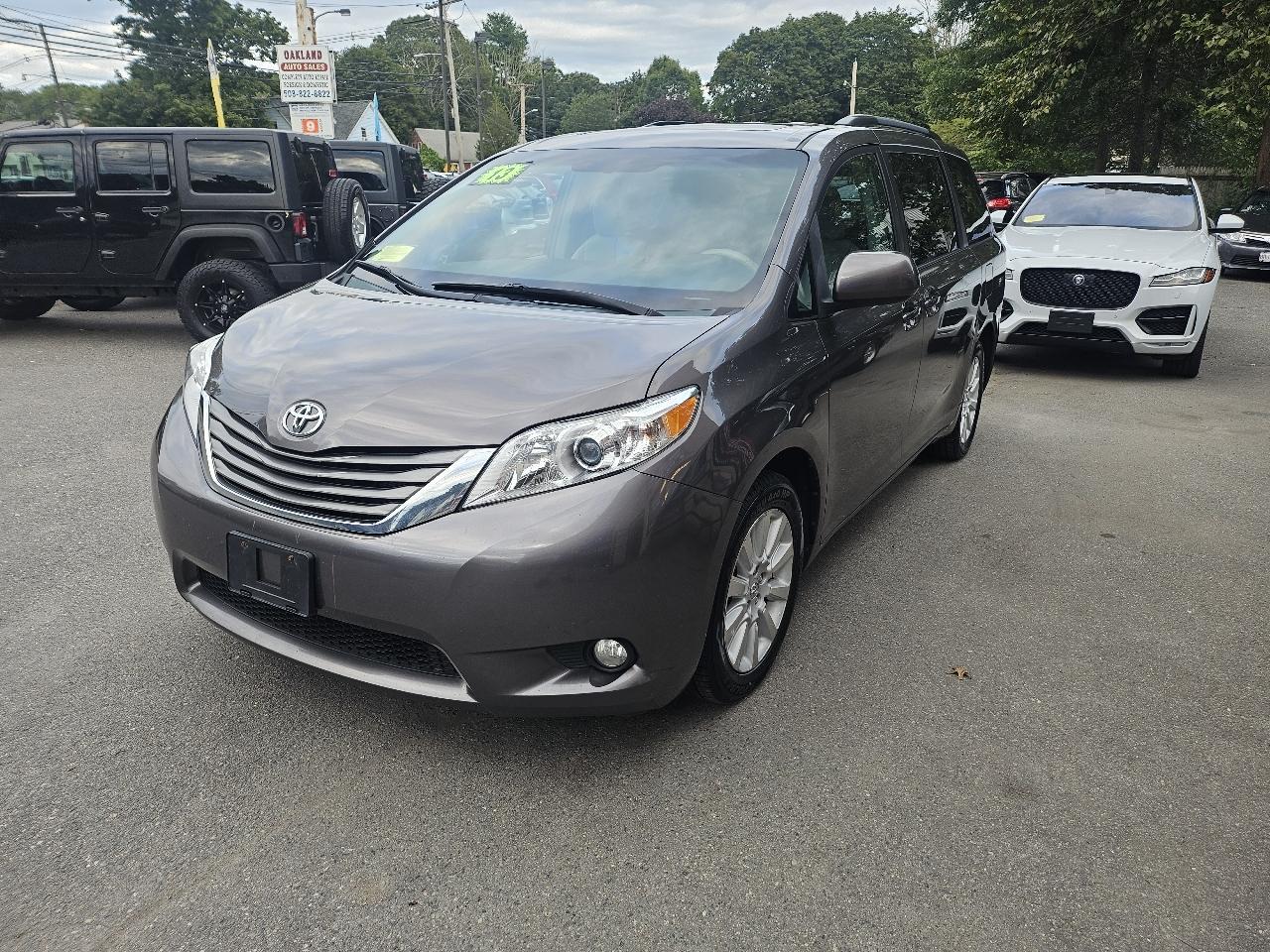 Toyota Sienna Limited AWD 7-Passenger V6 2013