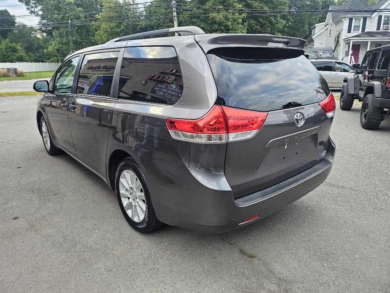 Toyota Sienna Limited AWD 7-Passenger V6 2013