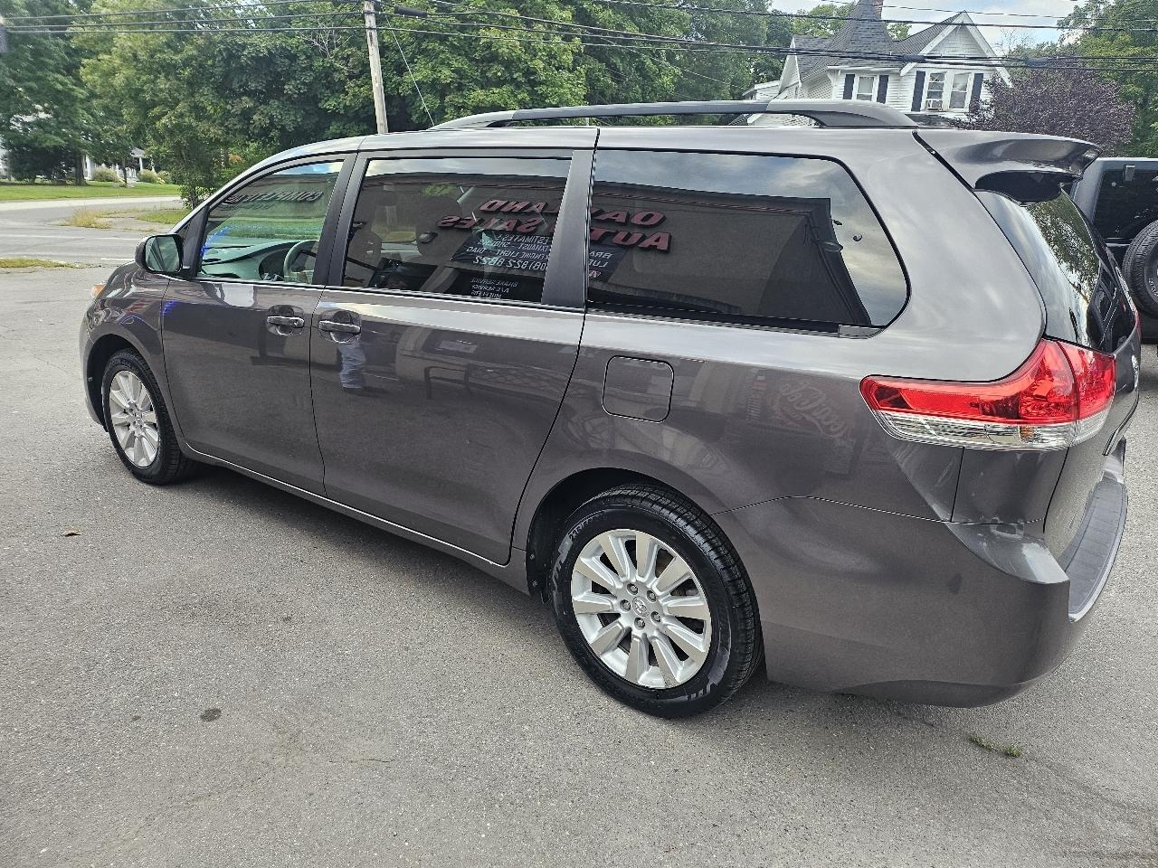 Toyota Sienna Limited AWD 7-Passenger V6 2013