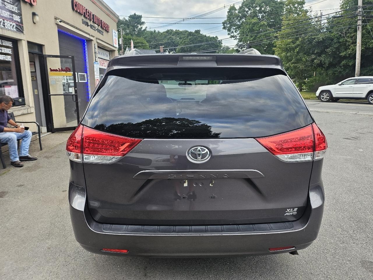Toyota Sienna Limited AWD 7-Passenger V6 2013