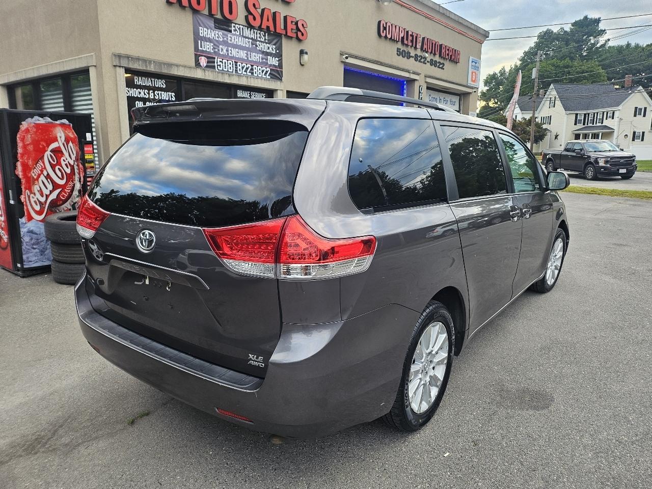 Toyota Sienna Limited AWD 7-Passenger V6 2013