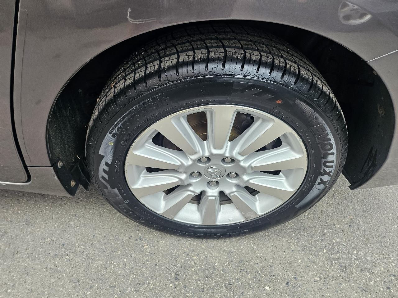 Toyota Sienna Limited AWD 7-Passenger V6 2013