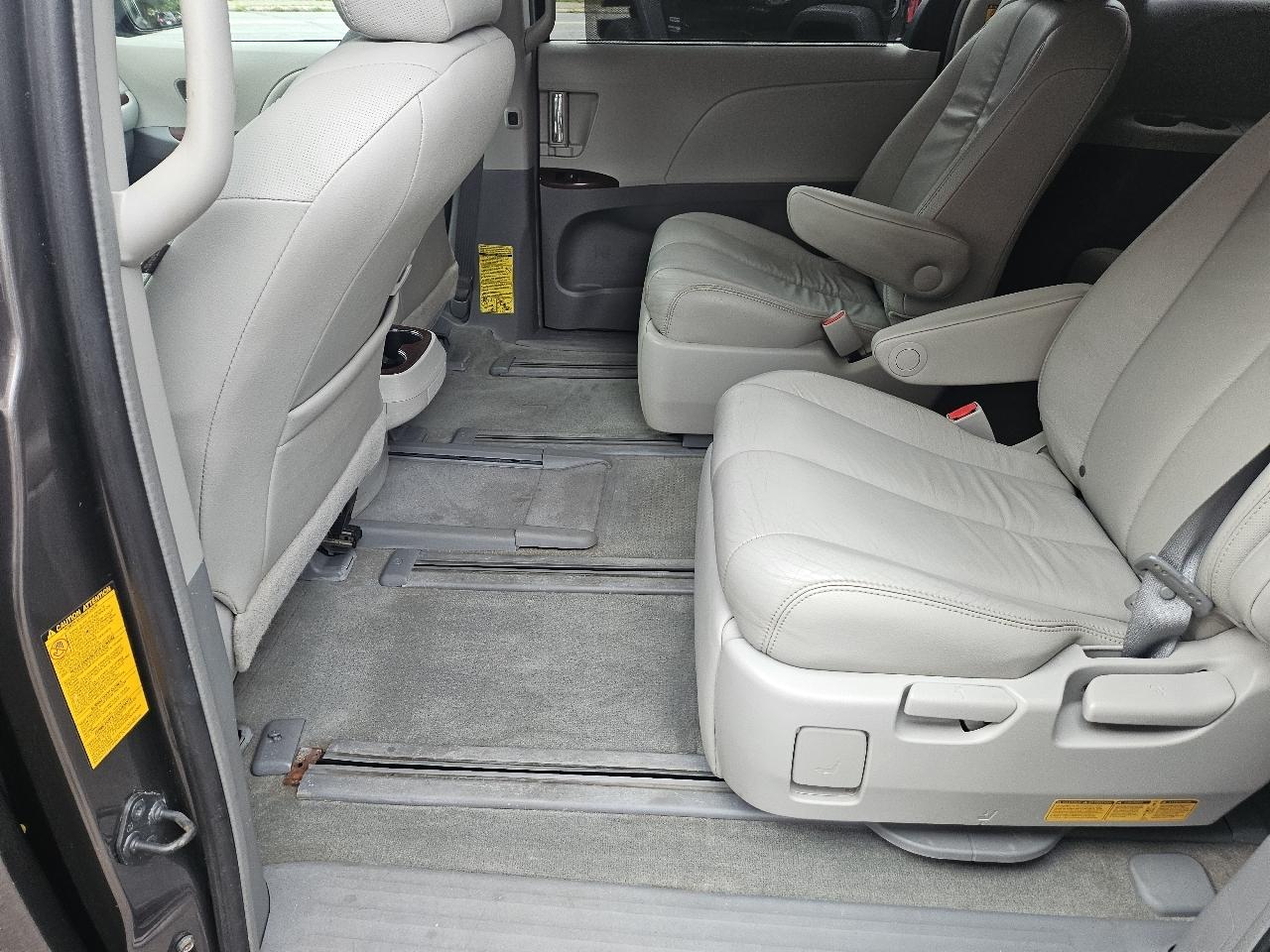 Toyota Sienna Limited AWD 7-Passenger V6 2013
