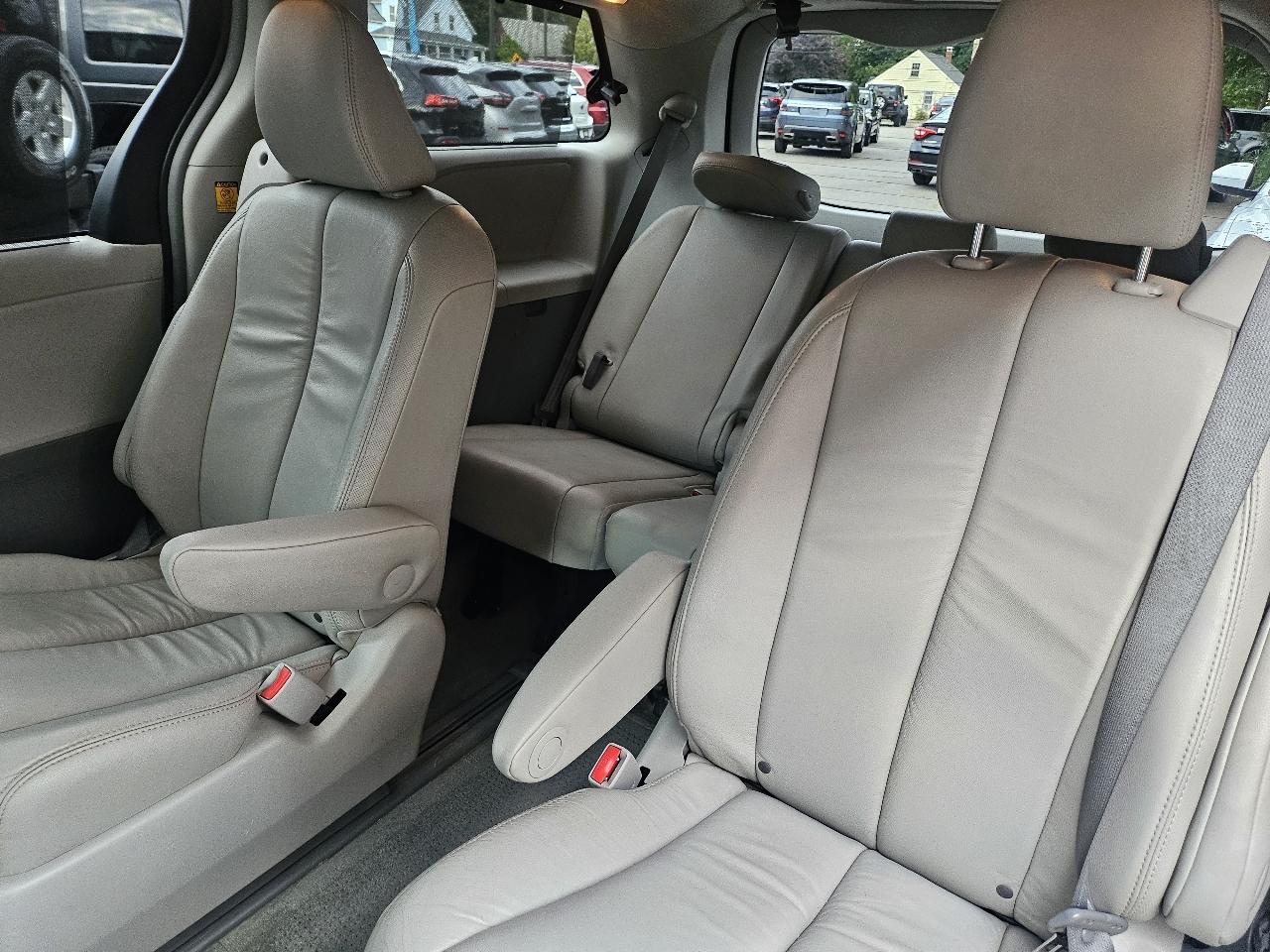 Toyota Sienna Limited AWD 7-Passenger V6 2013