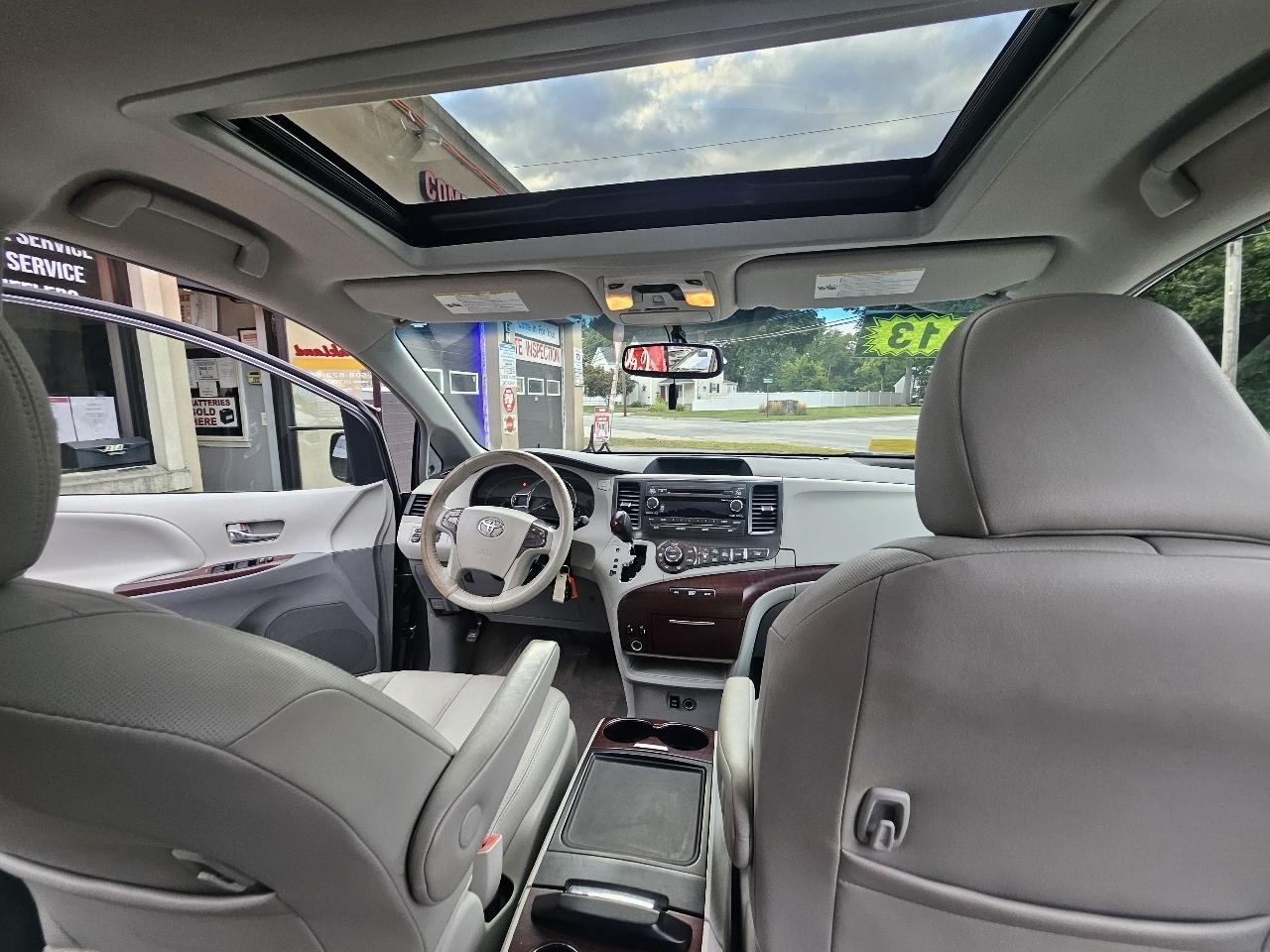 Toyota Sienna Limited AWD 7-Passenger V6 2013