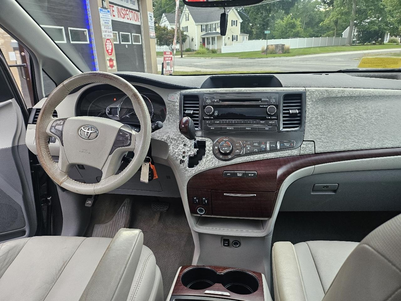 Toyota Sienna Limited AWD 7-Passenger V6 2013