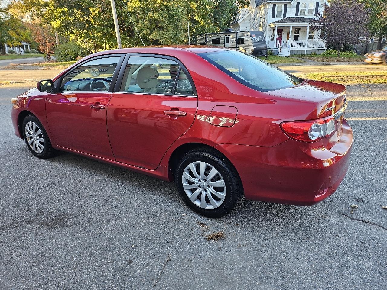 Toyota Corolla 4dr Sdn Auto LE (Natl) 2013