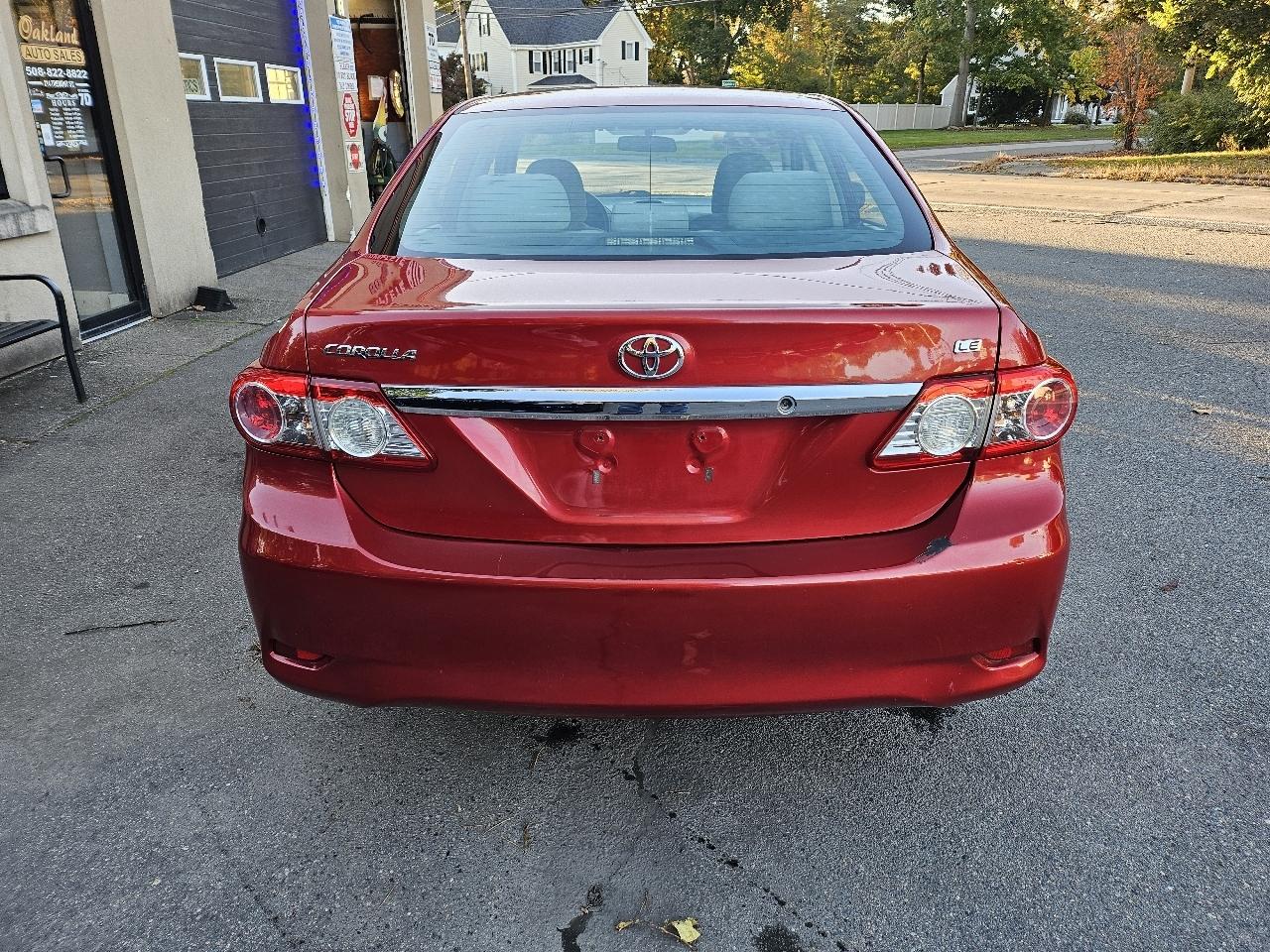 Toyota Corolla 4dr Sdn Auto LE (Natl) 2013