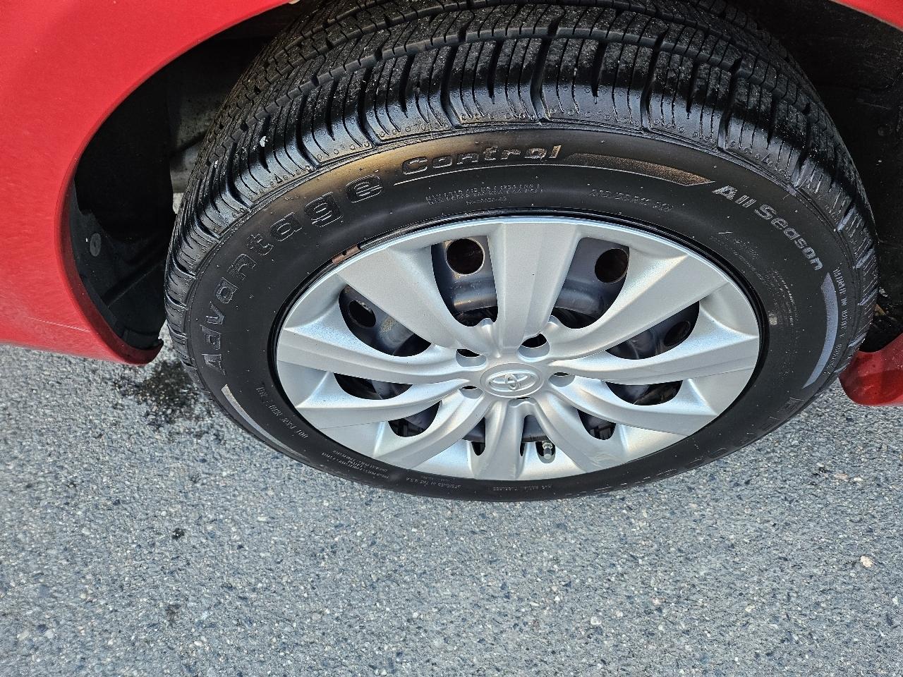 Toyota Corolla 4dr Sdn Auto LE (Natl) 2013