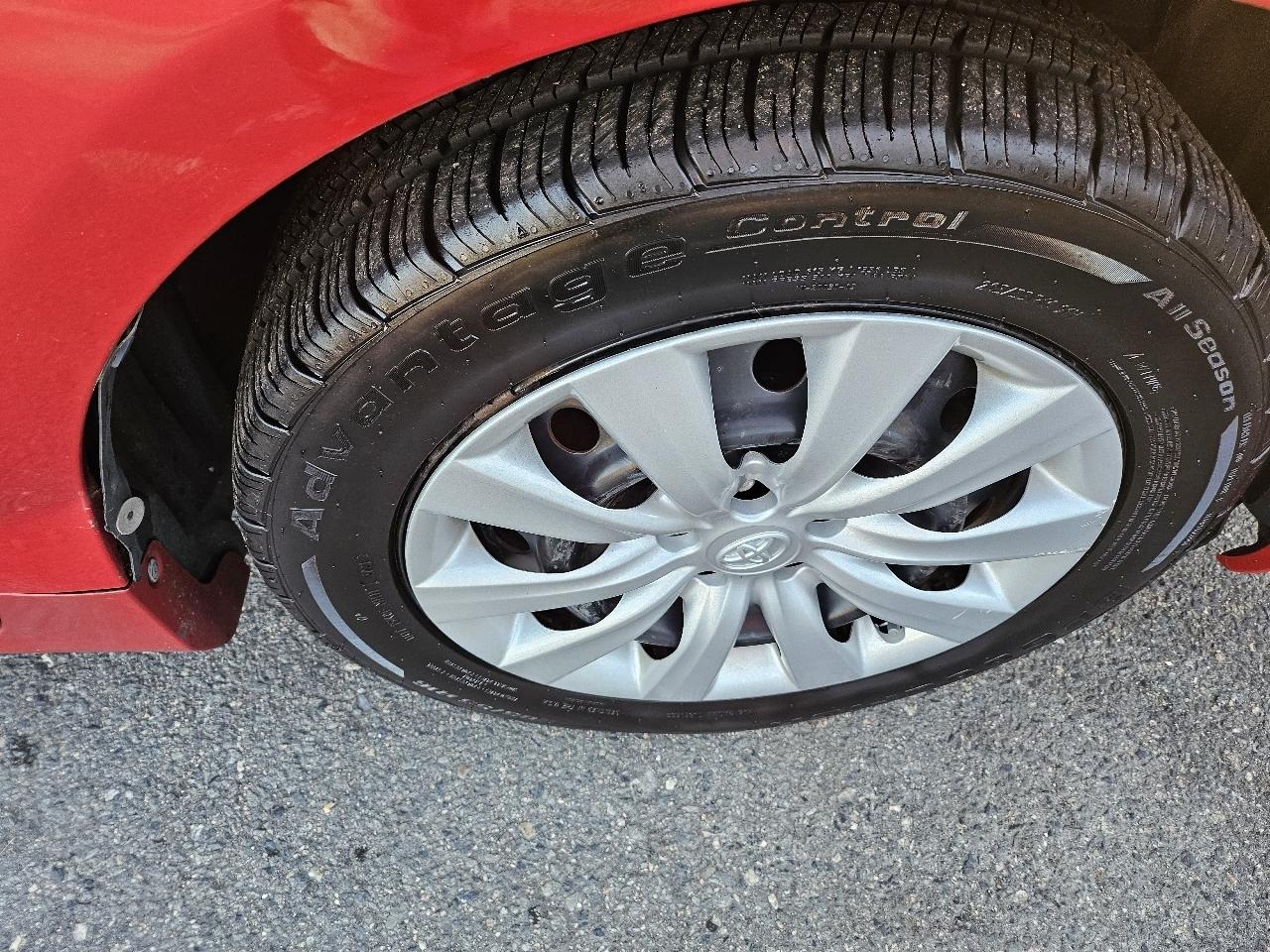 Toyota Corolla 4dr Sdn Auto LE (Natl) 2013