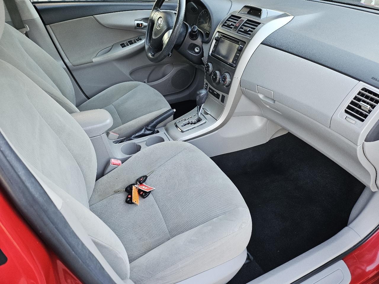 Toyota Corolla 4dr Sdn Auto LE (Natl) 2013