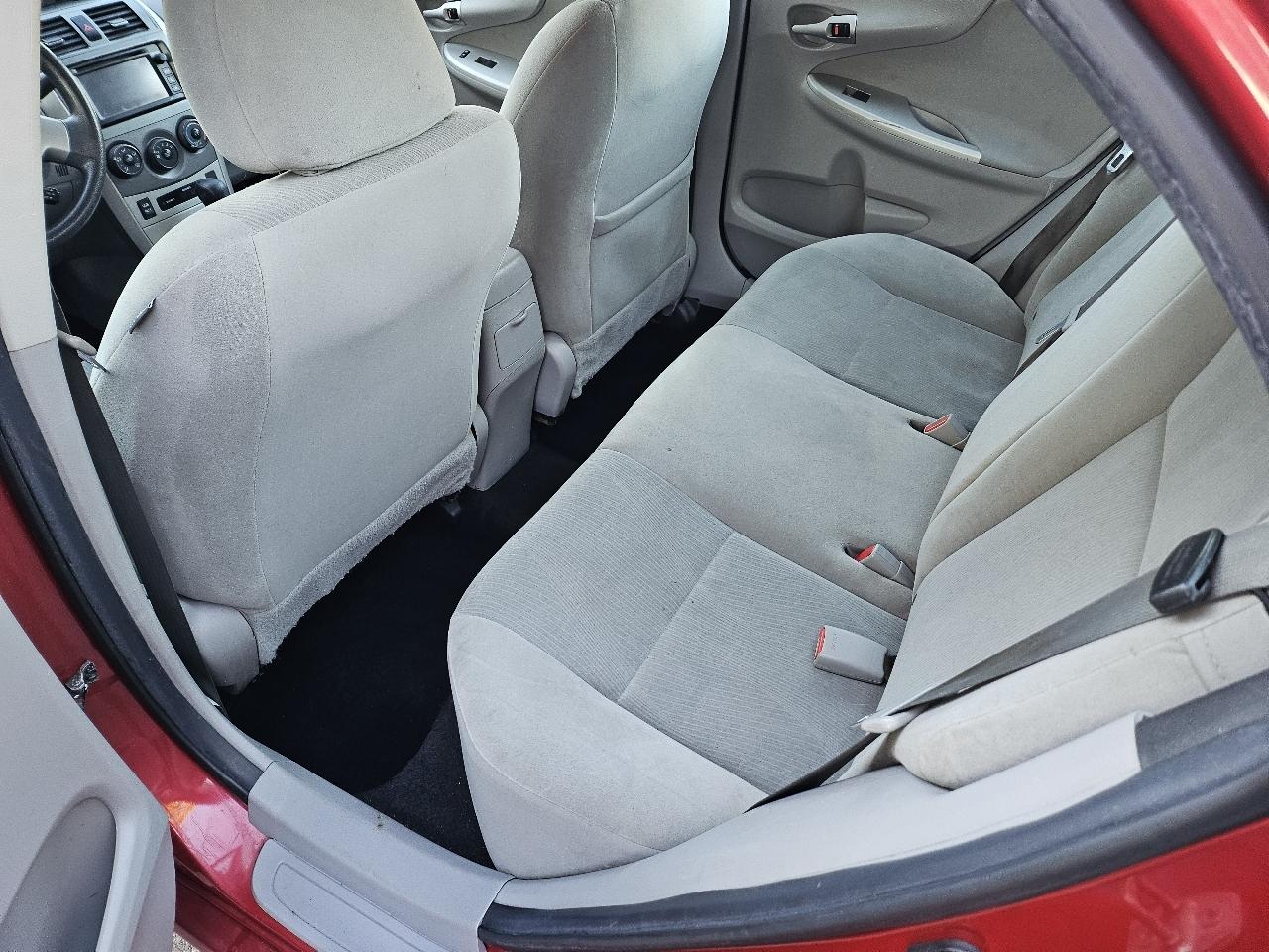 Toyota Corolla 4dr Sdn Auto LE (Natl) 2013